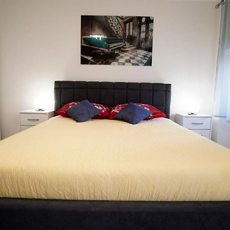 Apartment Caramela Nin Buitenkant foto